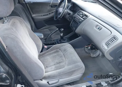 2000 Honda Accord 2.3 Lx из США, поврежденный, VIN 1HGCG5542YA025636